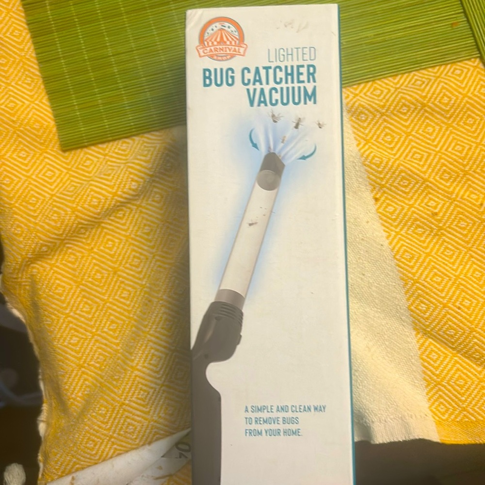 Lighted bug catcher vacuum